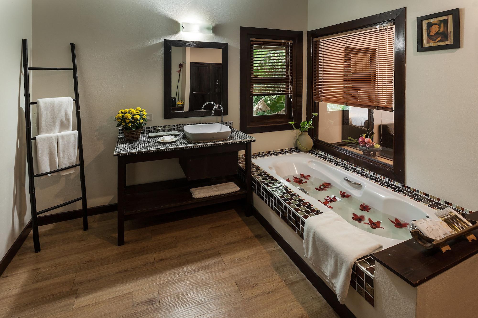 Lanna Dusita Riverside Boutique Resort 4*