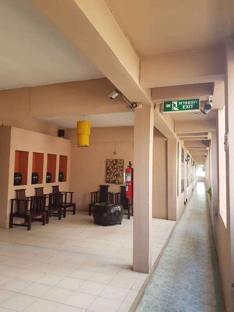 Maninarakorn Hotel