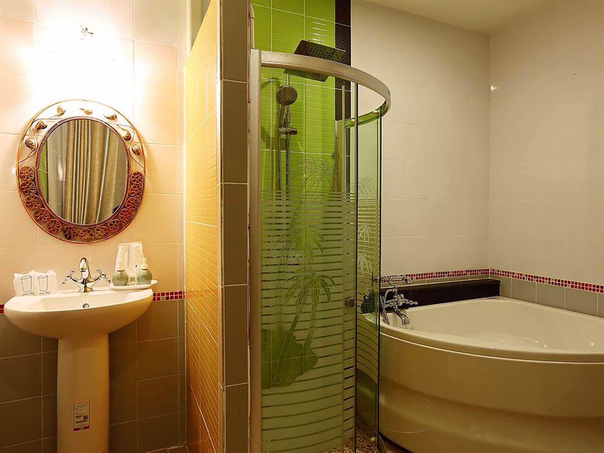 Hotel At 4*