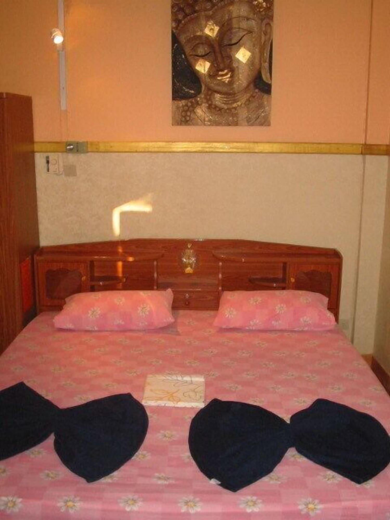 Inn Hollanda Montri 2*