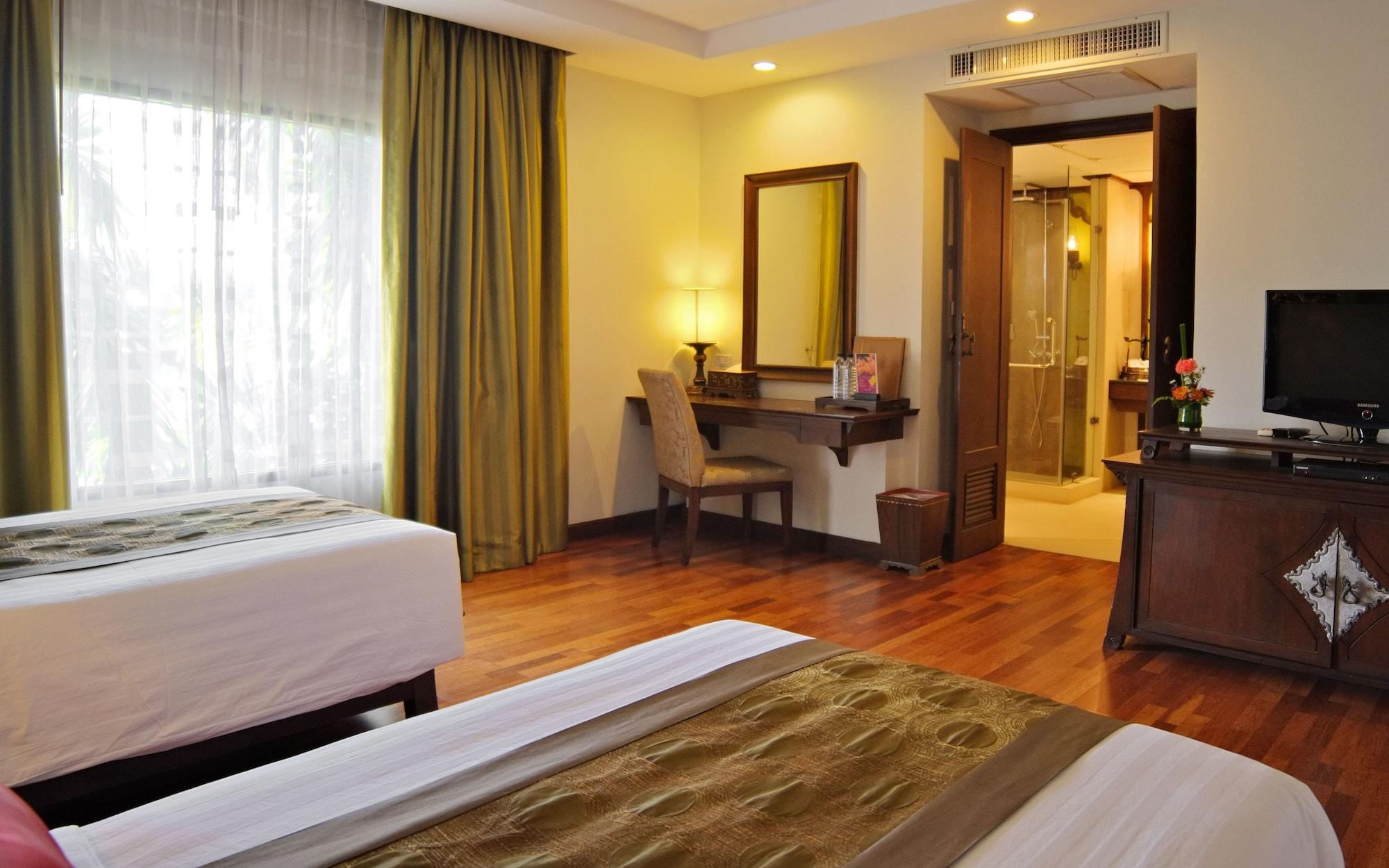 De Naga Hotel, Hotel