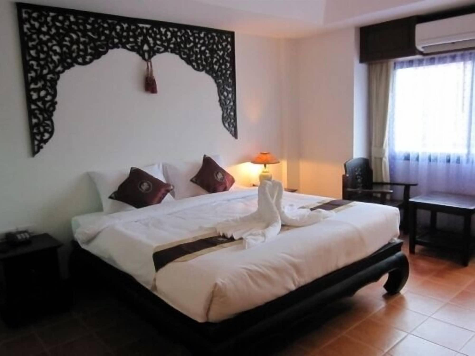 Wangburapa Grand Hotel 3*