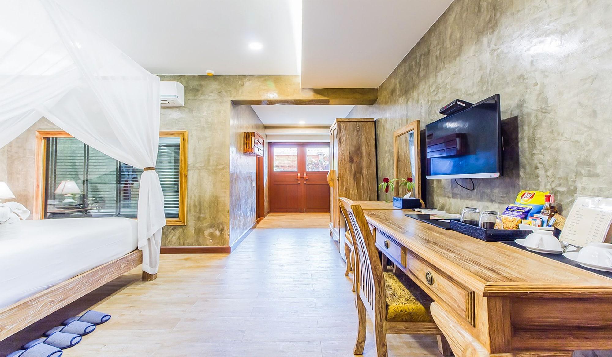 Hotel The Chaya And 4*