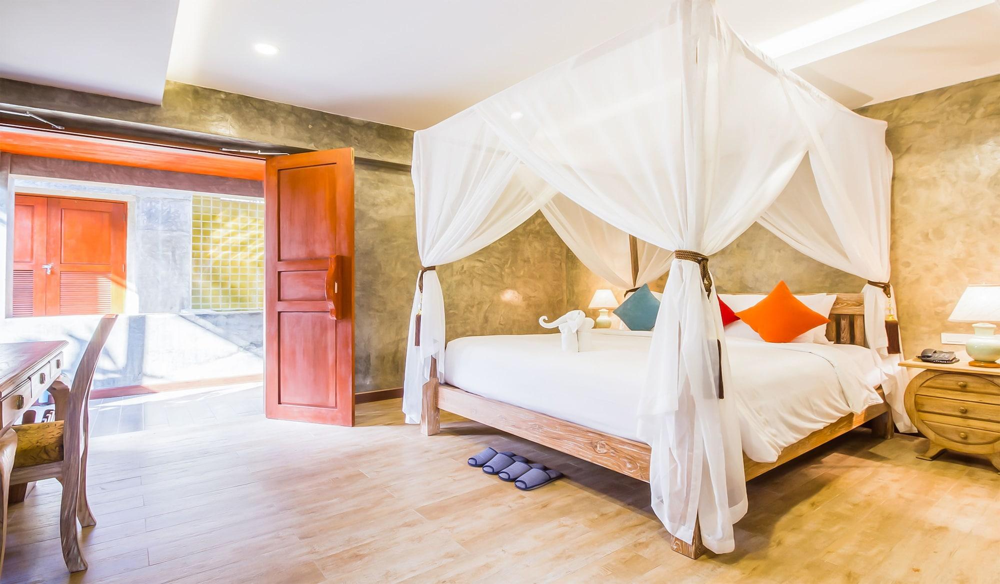 Hotel The Chaya And 4*