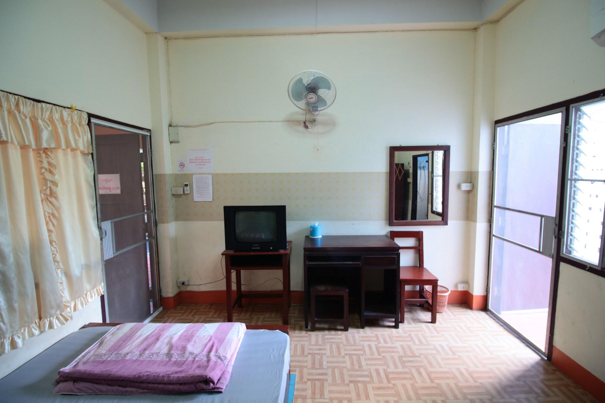 Hug Chang House Economy hotel 2*