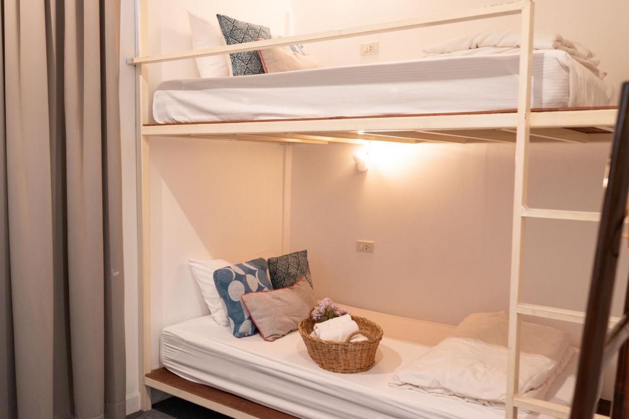 Hostel Oon Poshtel X Cafe