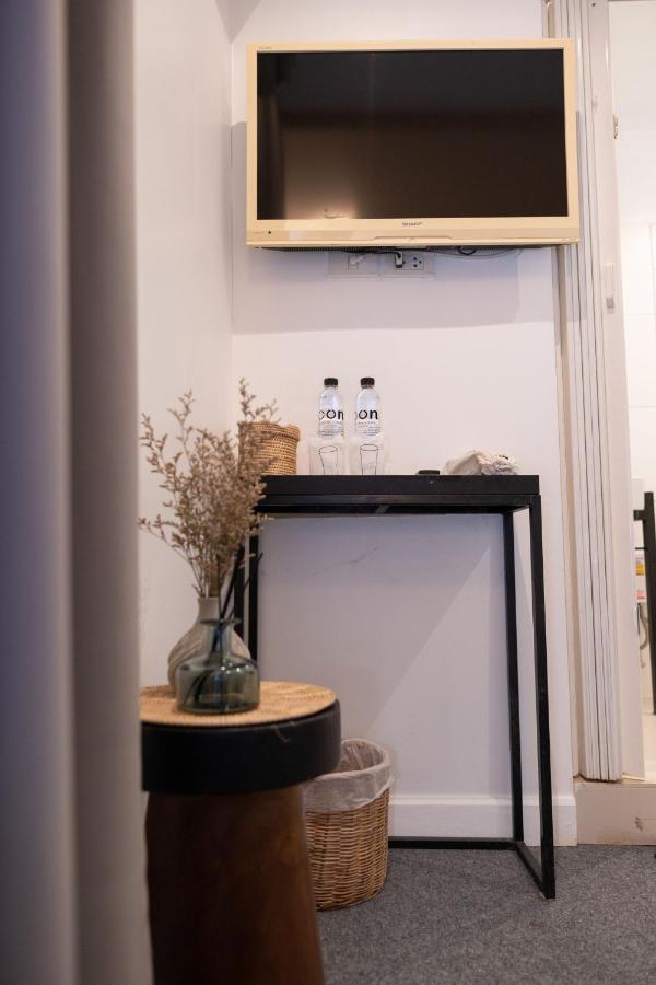 Hostel Oon Poshtel X Cafe