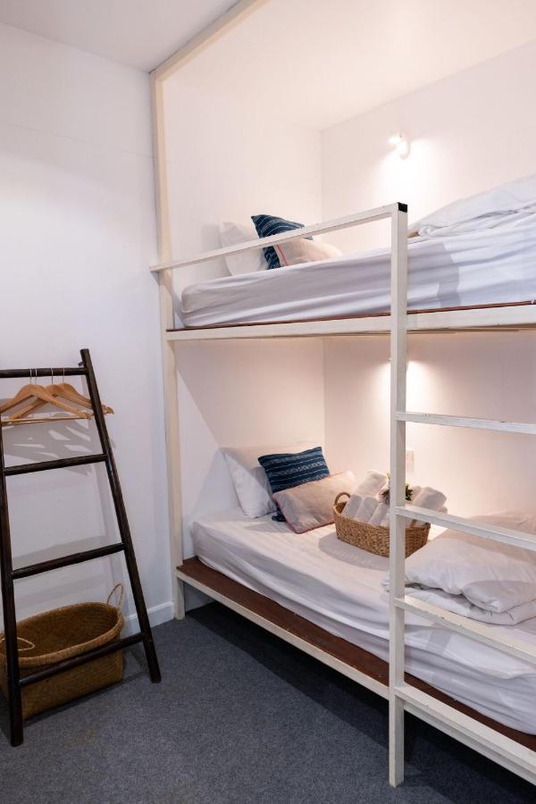 Oon Poshtel X Cafe Hostel