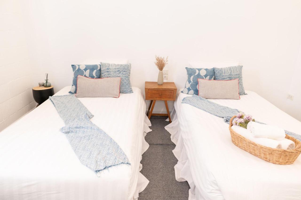 Hostel Oon Poshtel X Cafe