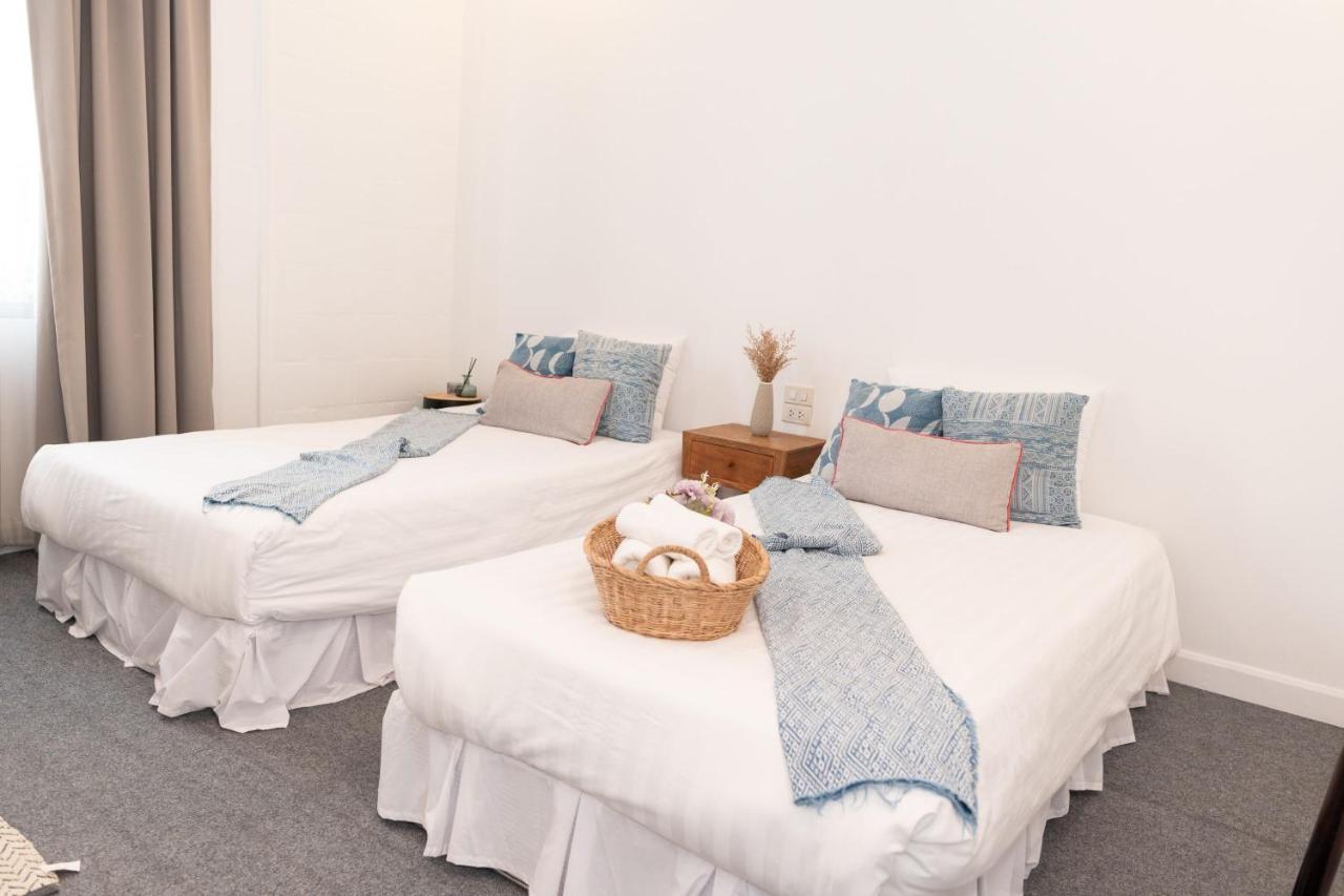 Oon Poshtel X Cafe Hostel
