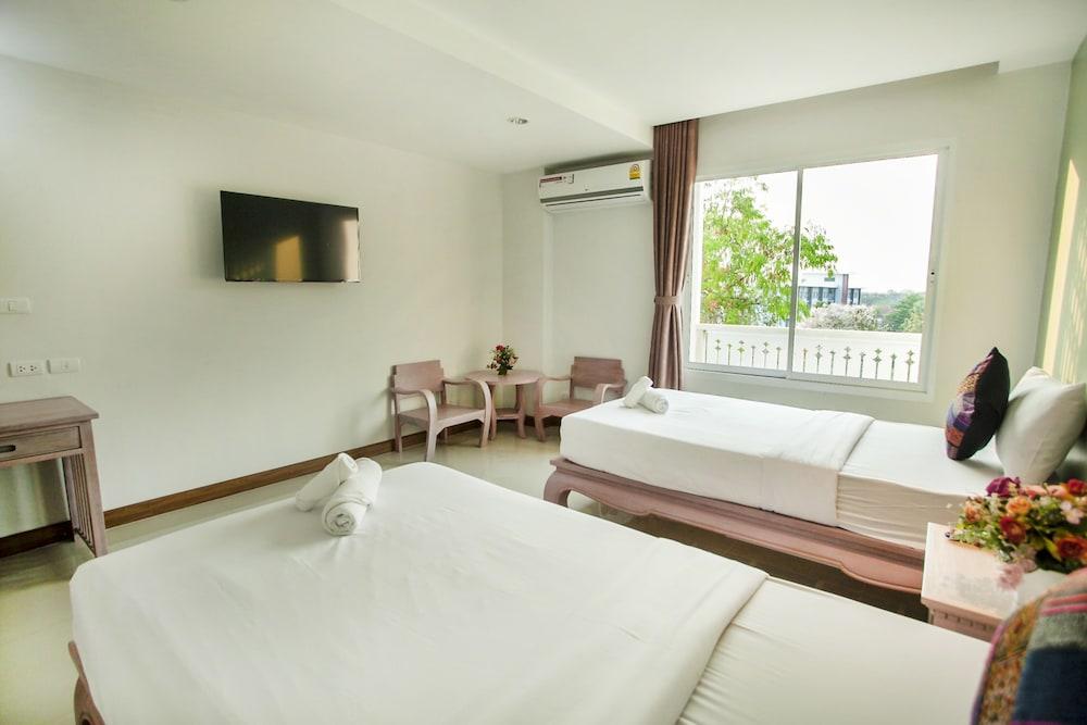 Hotel At Ruam Chok