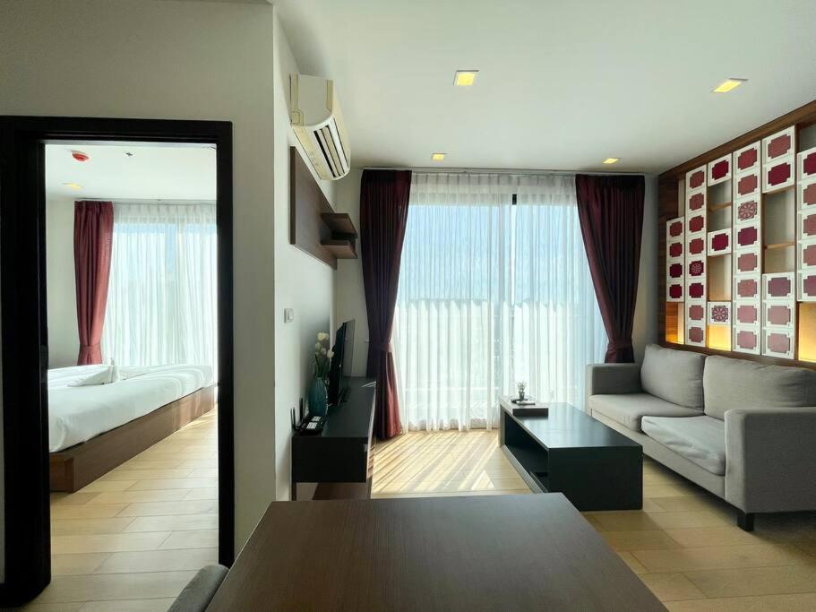 Apartment Deluxe 2-bedroom With Pool