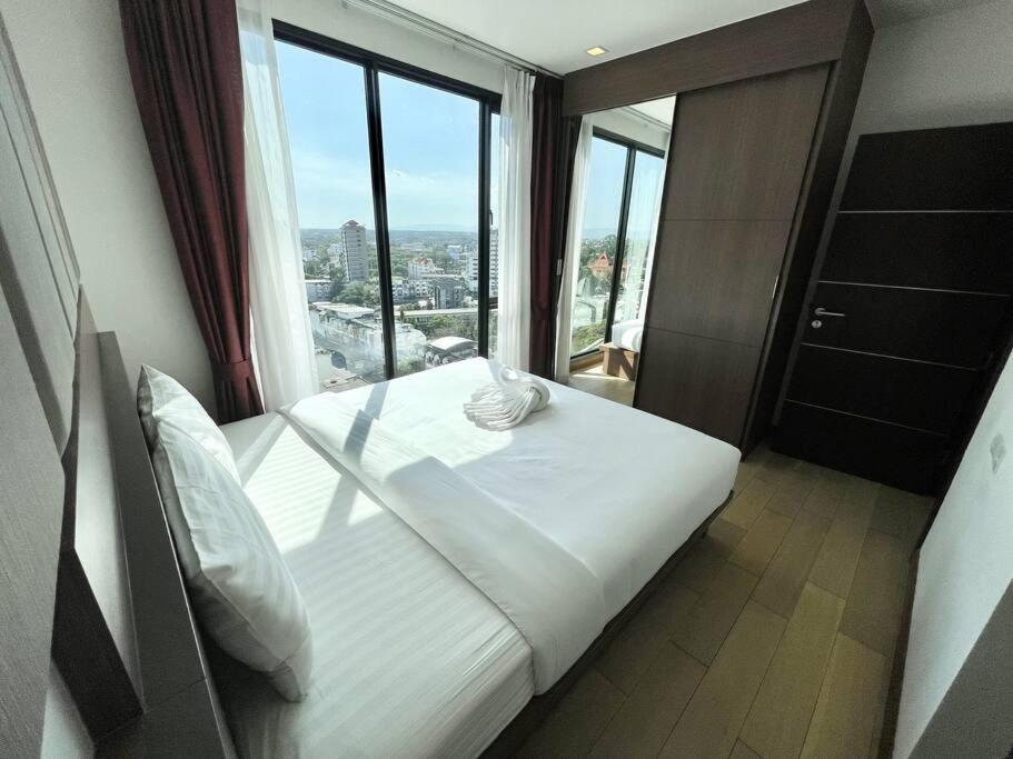 Apartment Deluxe 2-bedroom With Pool