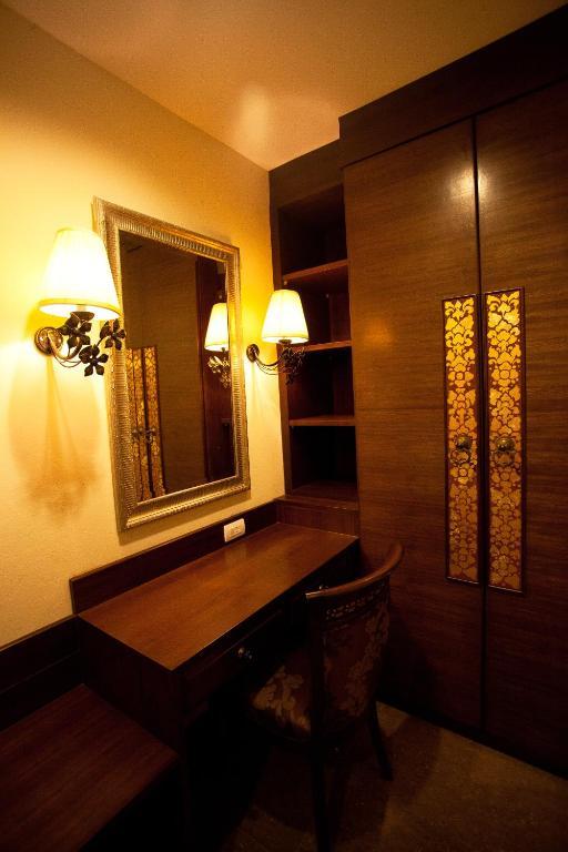 Inn At At 2*