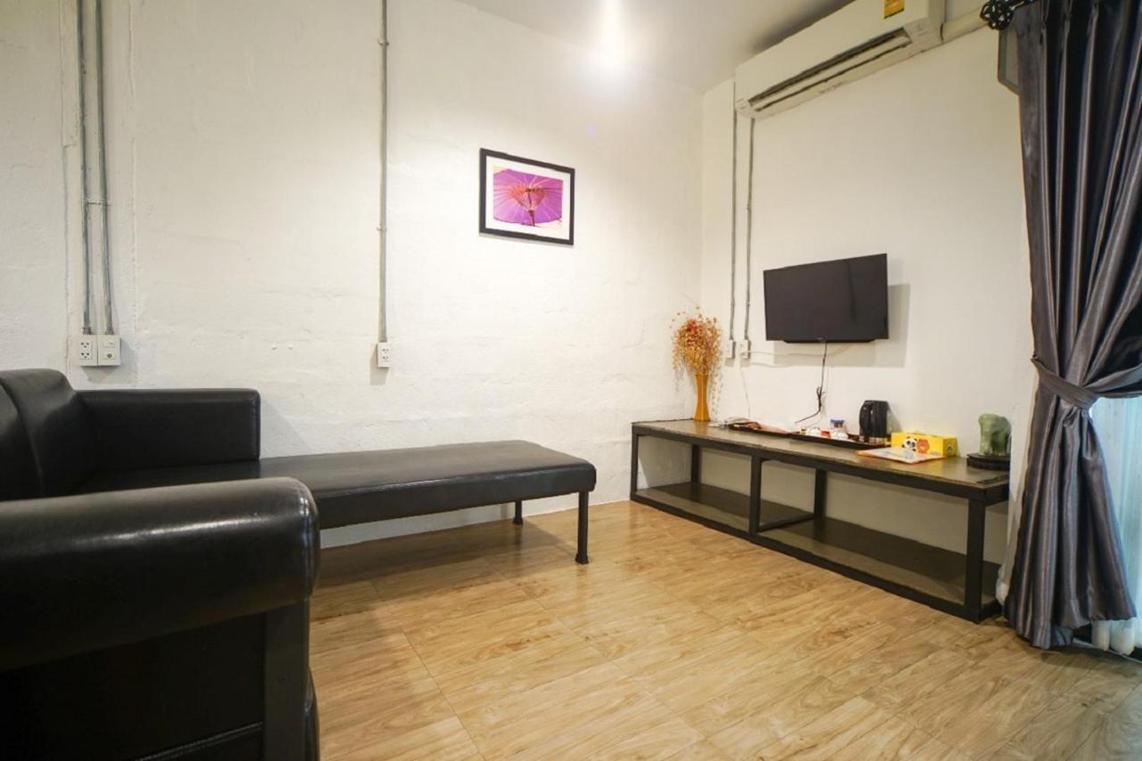 The Warehouse 3*