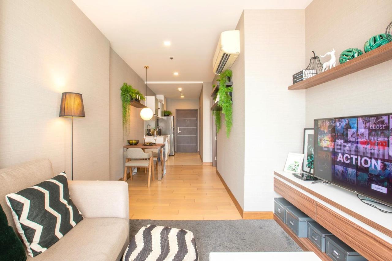 Cozy & Luxury Living In Apartment *