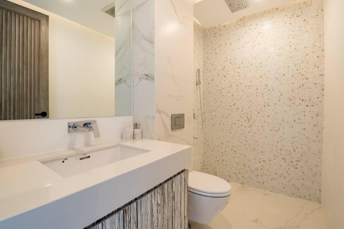 Palm - Award Winning Modern Luxury & Exclusive *