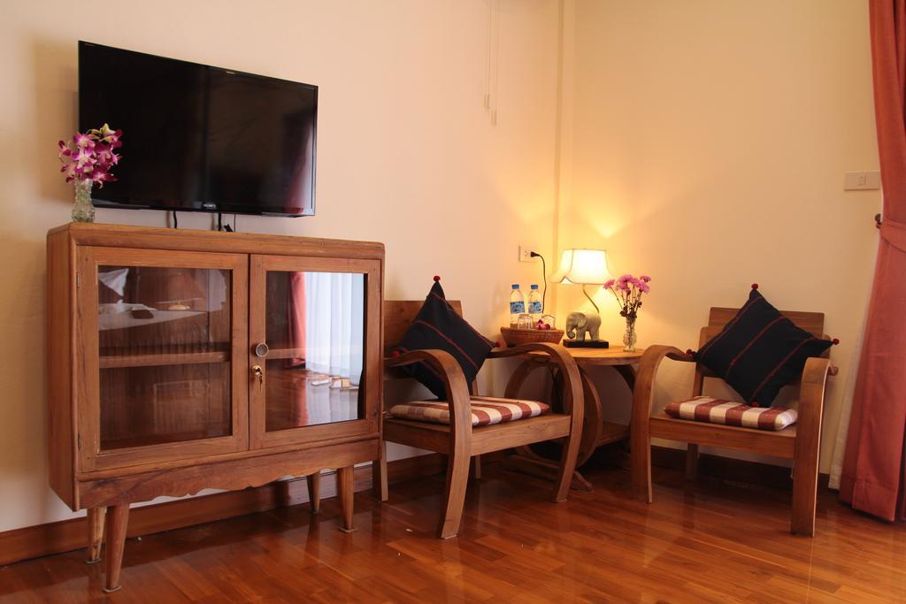 Rustic River Boutique 3*