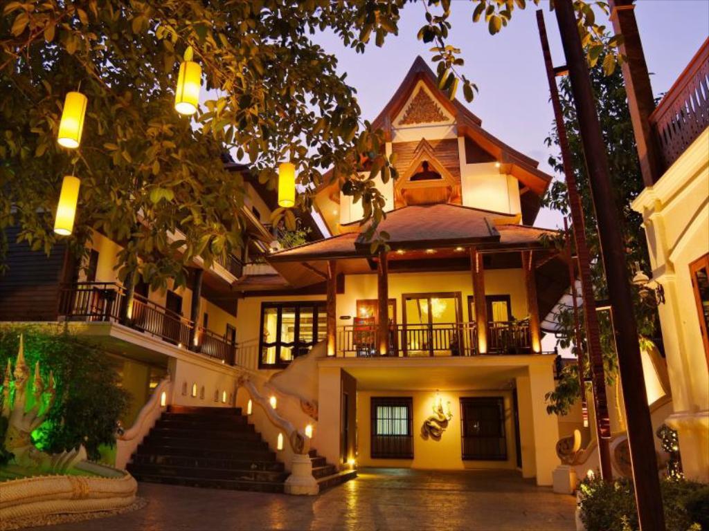 De Naga Hotel, 4*