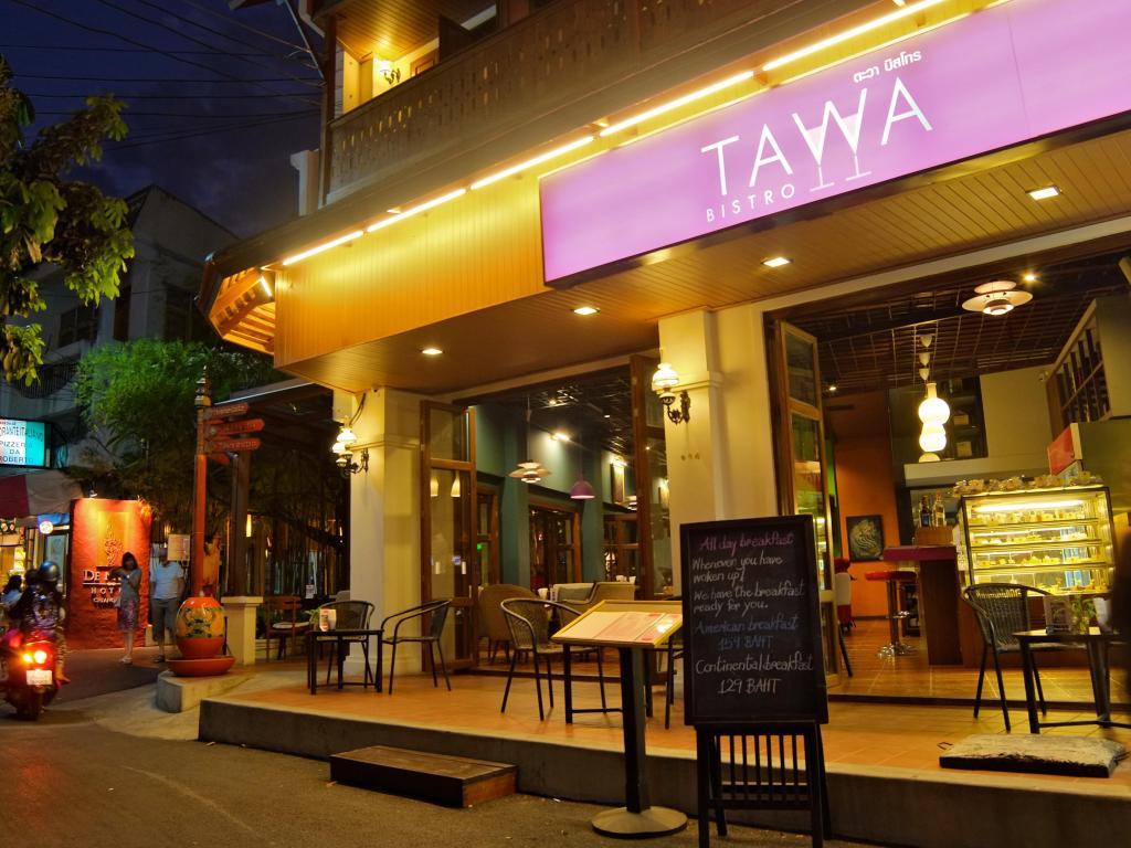 De Naga Hotel, Hotel