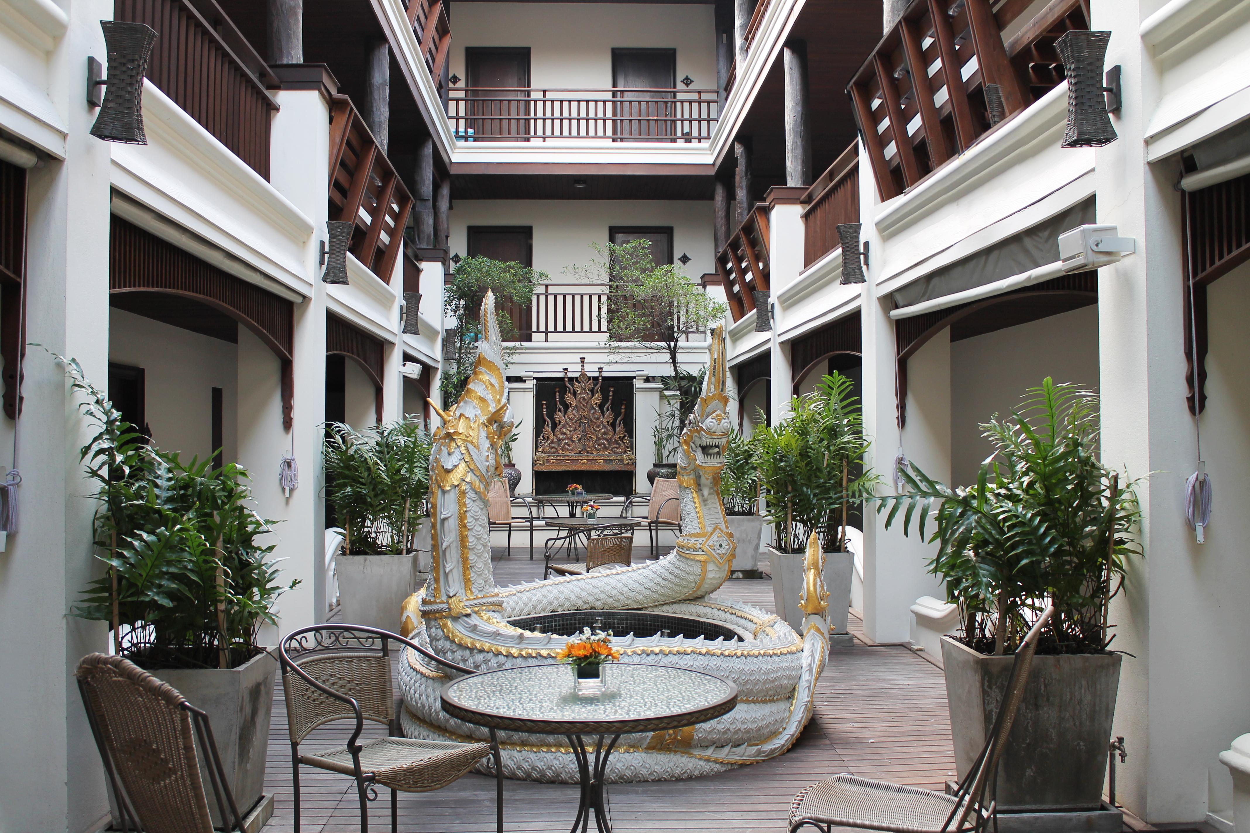 De Naga Hotel,