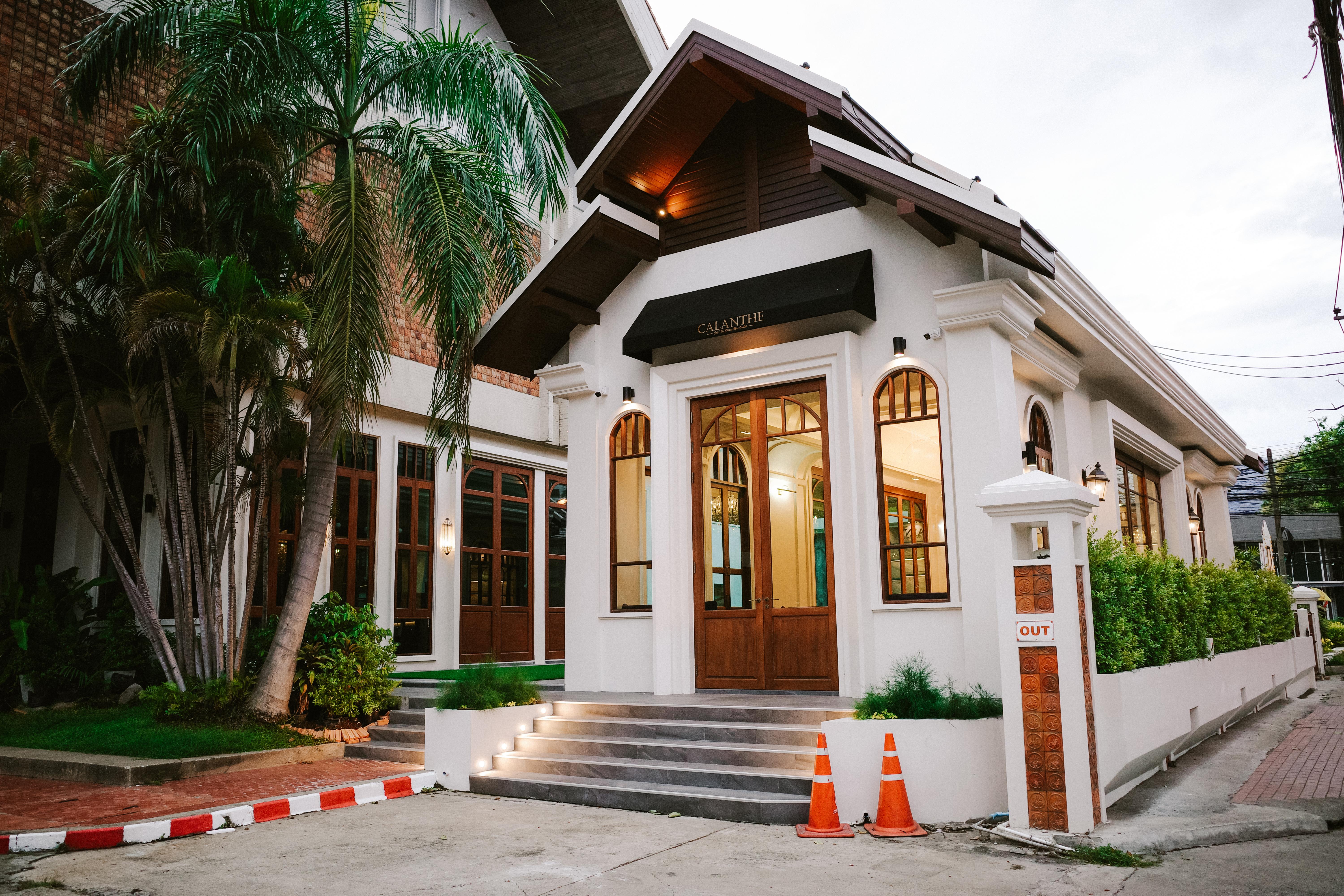 Orchid Hotel 4*