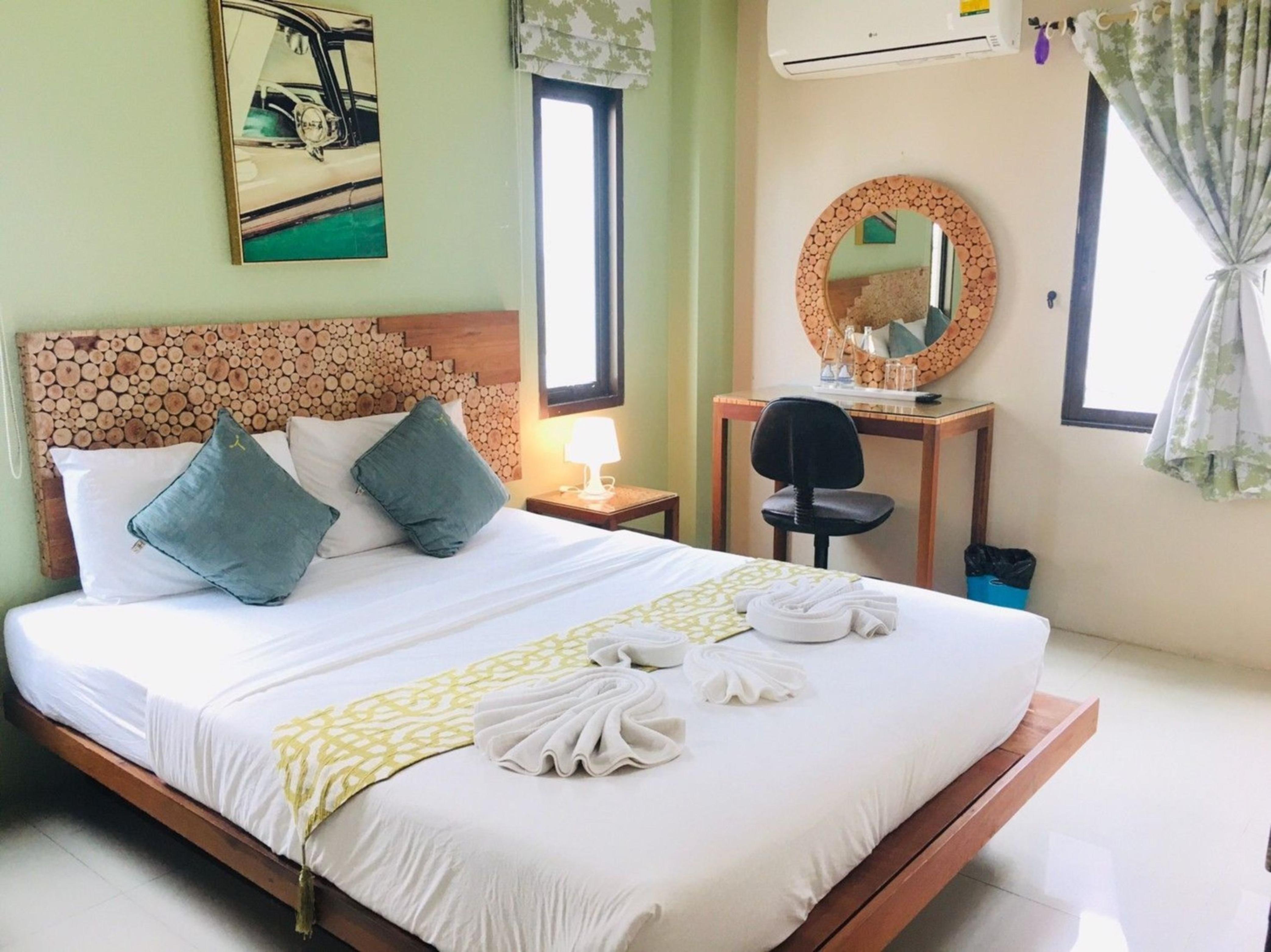 Oyo 337 Tree Retro Hotel