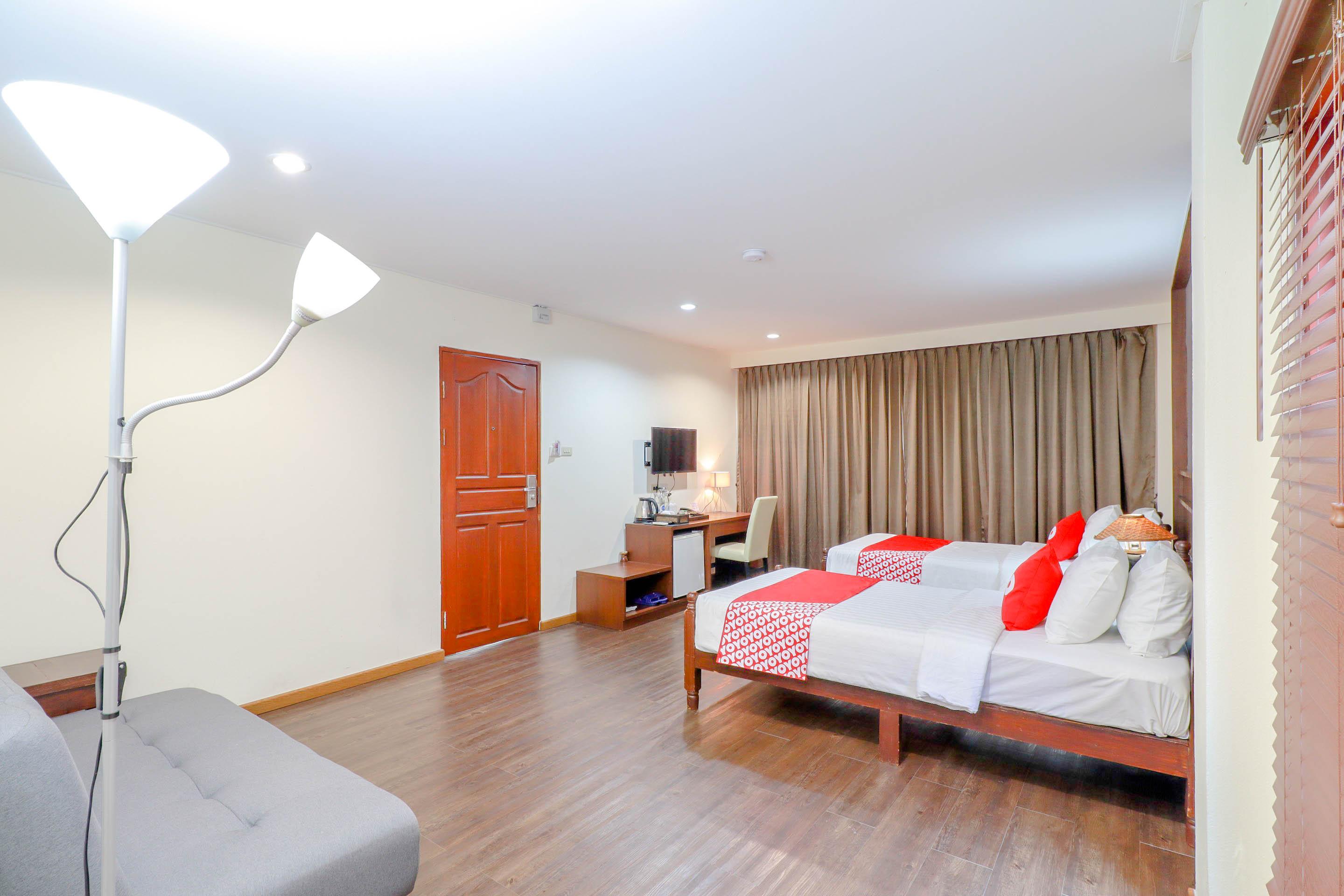 Hotel Oyo 557 Tong House 4*