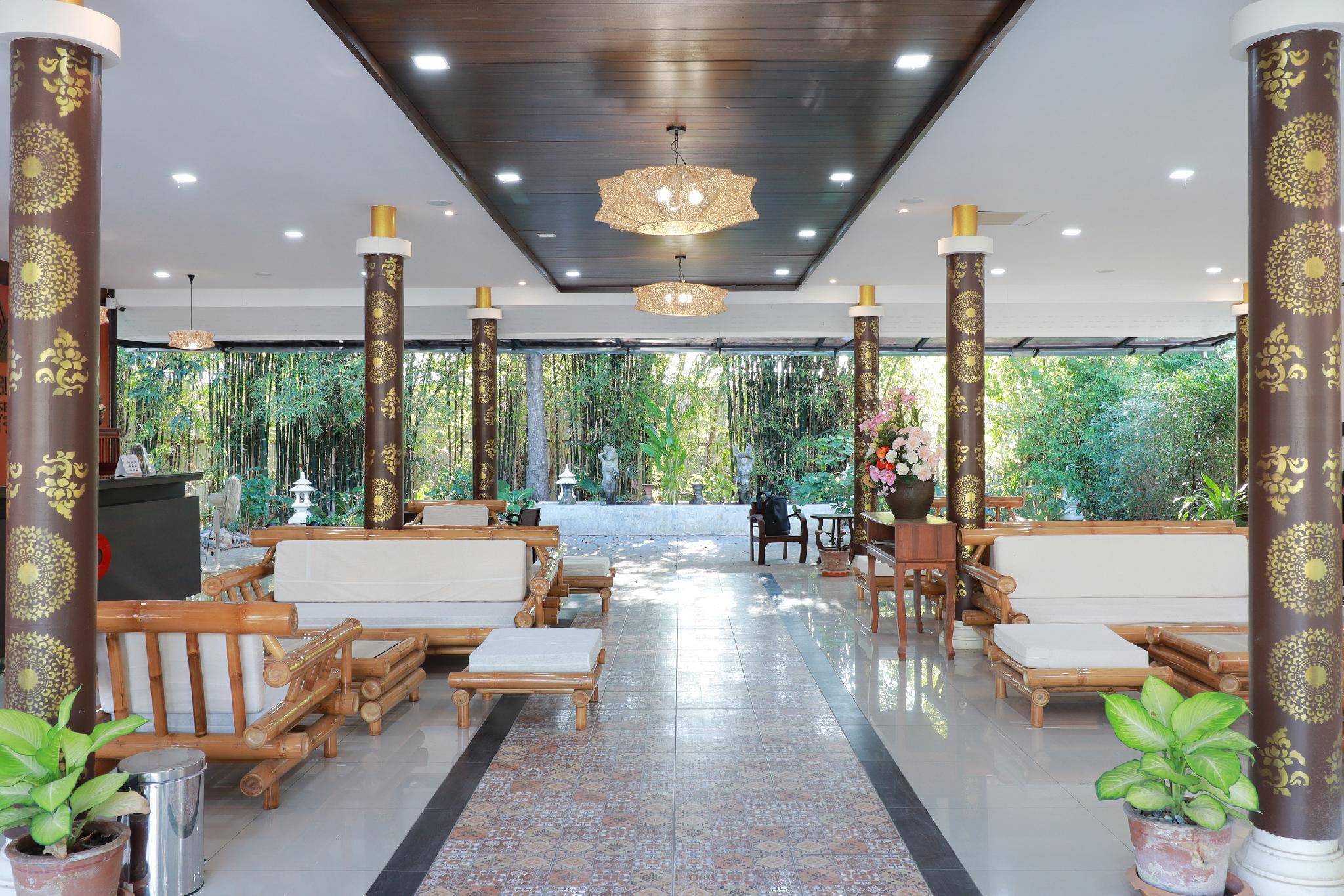Oyo 557 Tong House Hotel 4*