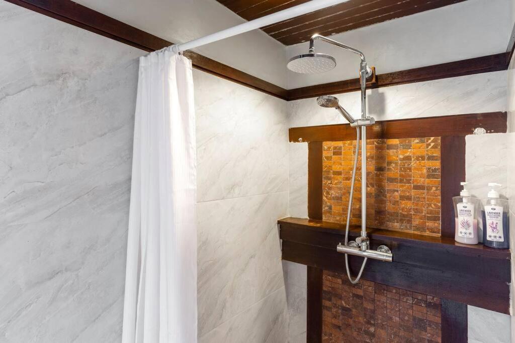 Villa Sclass & Swimming Pool , 10 Min From Airport