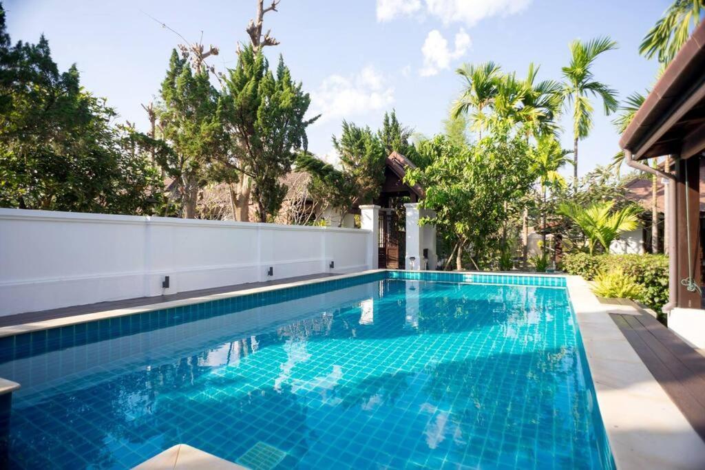 Sclass & Swimming Pool , 10 Min From Airport *