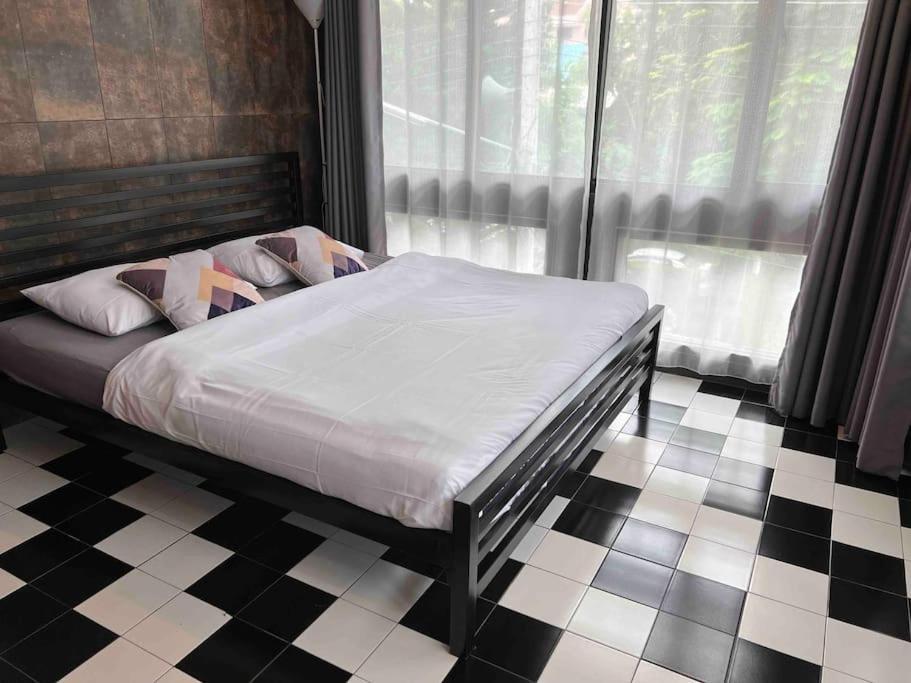 3l9b Chiangmai Gate Location 3 Bedrooms Apartment *