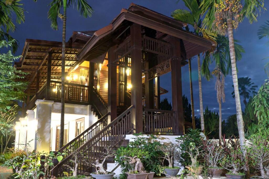 Sclass & Swimming Pool , 10 Min From Airport *