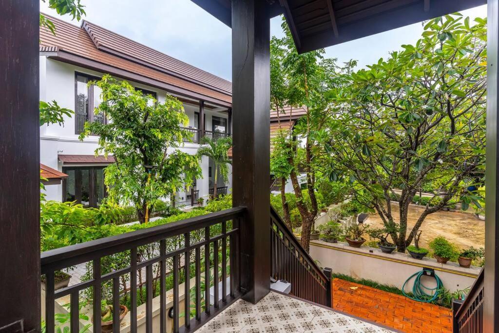 Sclass & Swimming Pool , 10 Min From Airport Villa