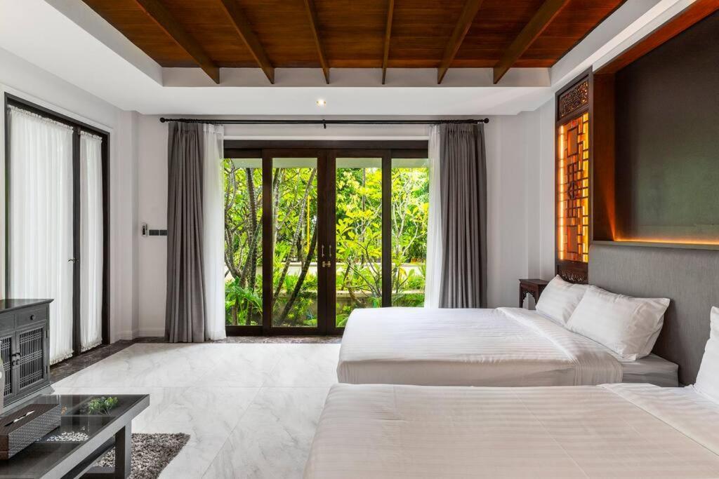 Sclass & Swimming Pool , 10 Min From Airport
