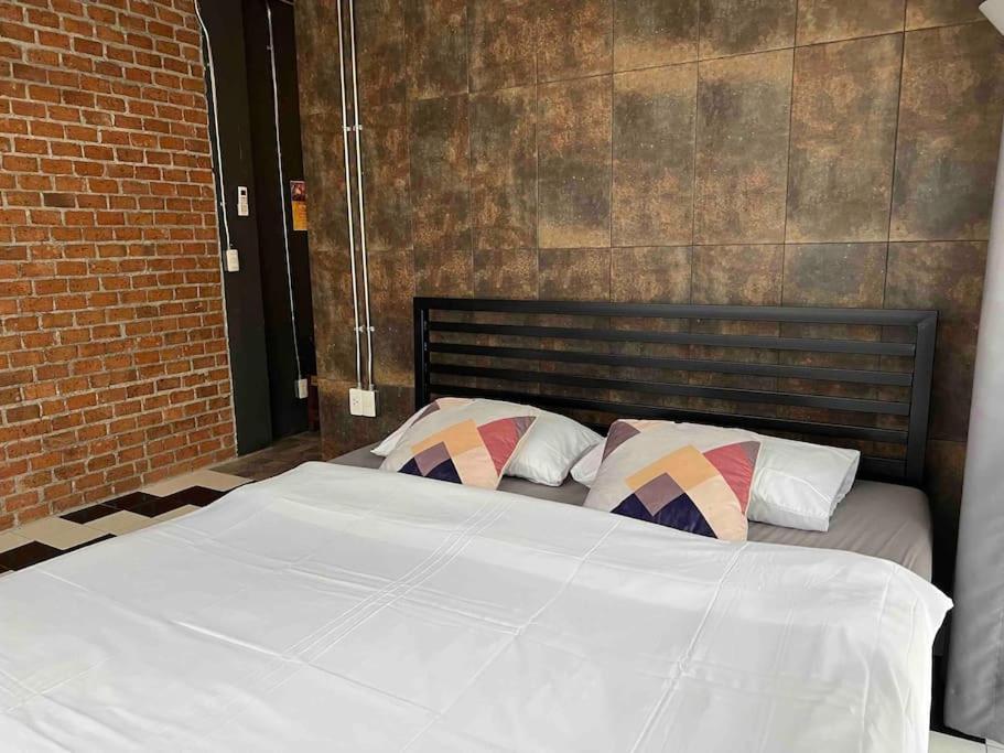 3l9b Chiangmai Gate Location 3 Bedrooms Apartment Chiang Mai