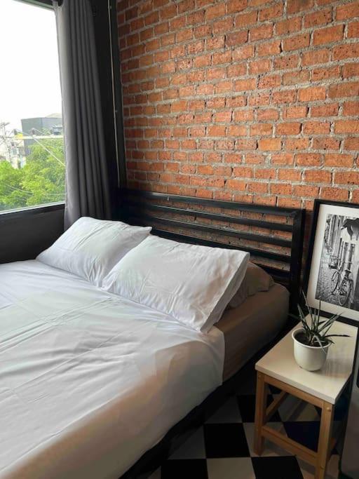 Apartment 3l9b Chiangmai Gate Location 3 Bedrooms *