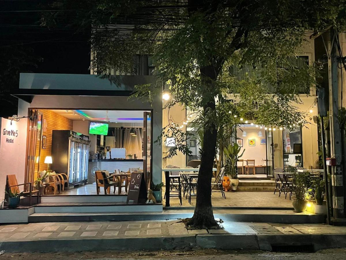 Give Me 5 Hostel Chiang Mai