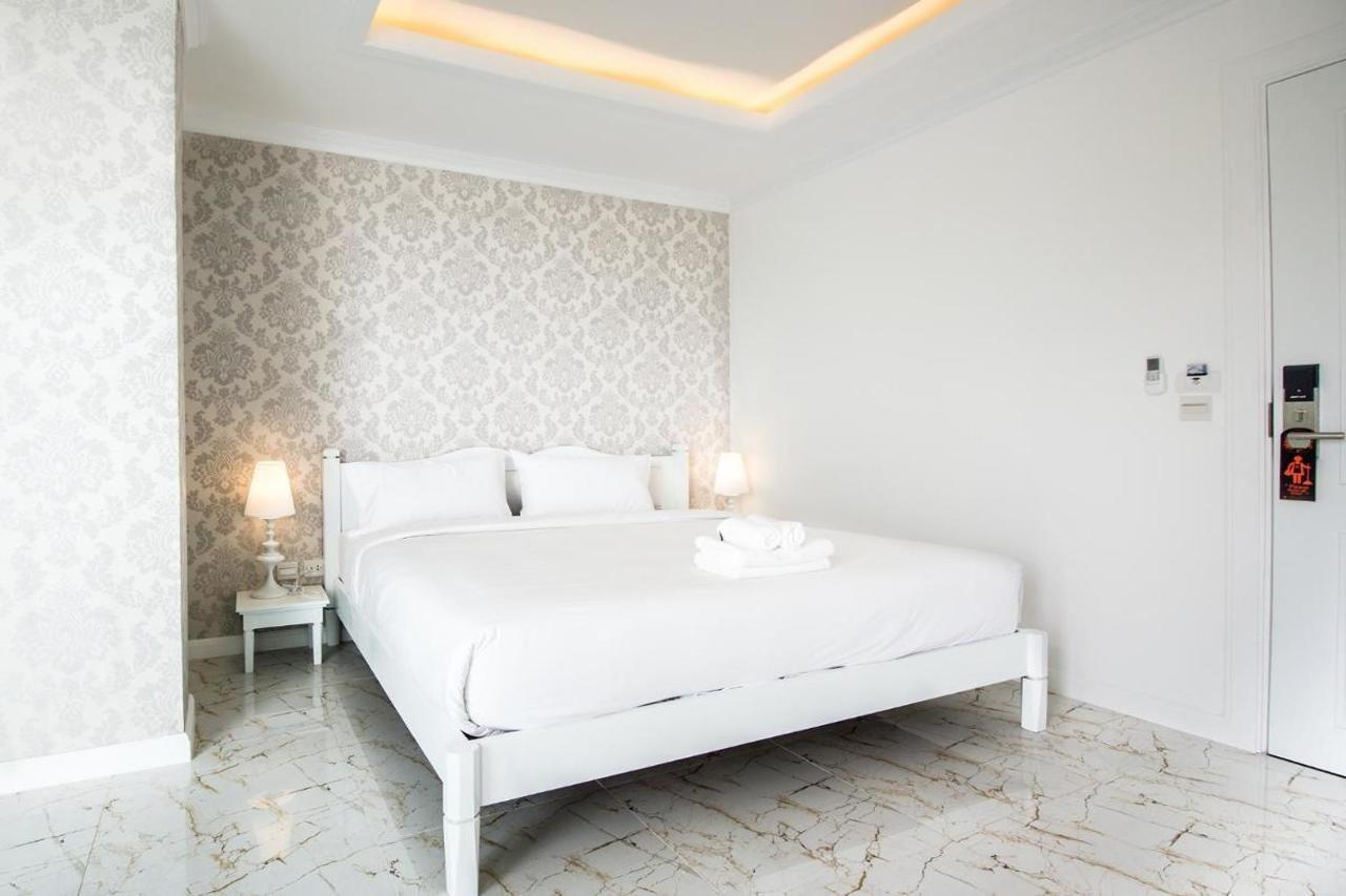B2 Riverside Colonial Hotel 3*