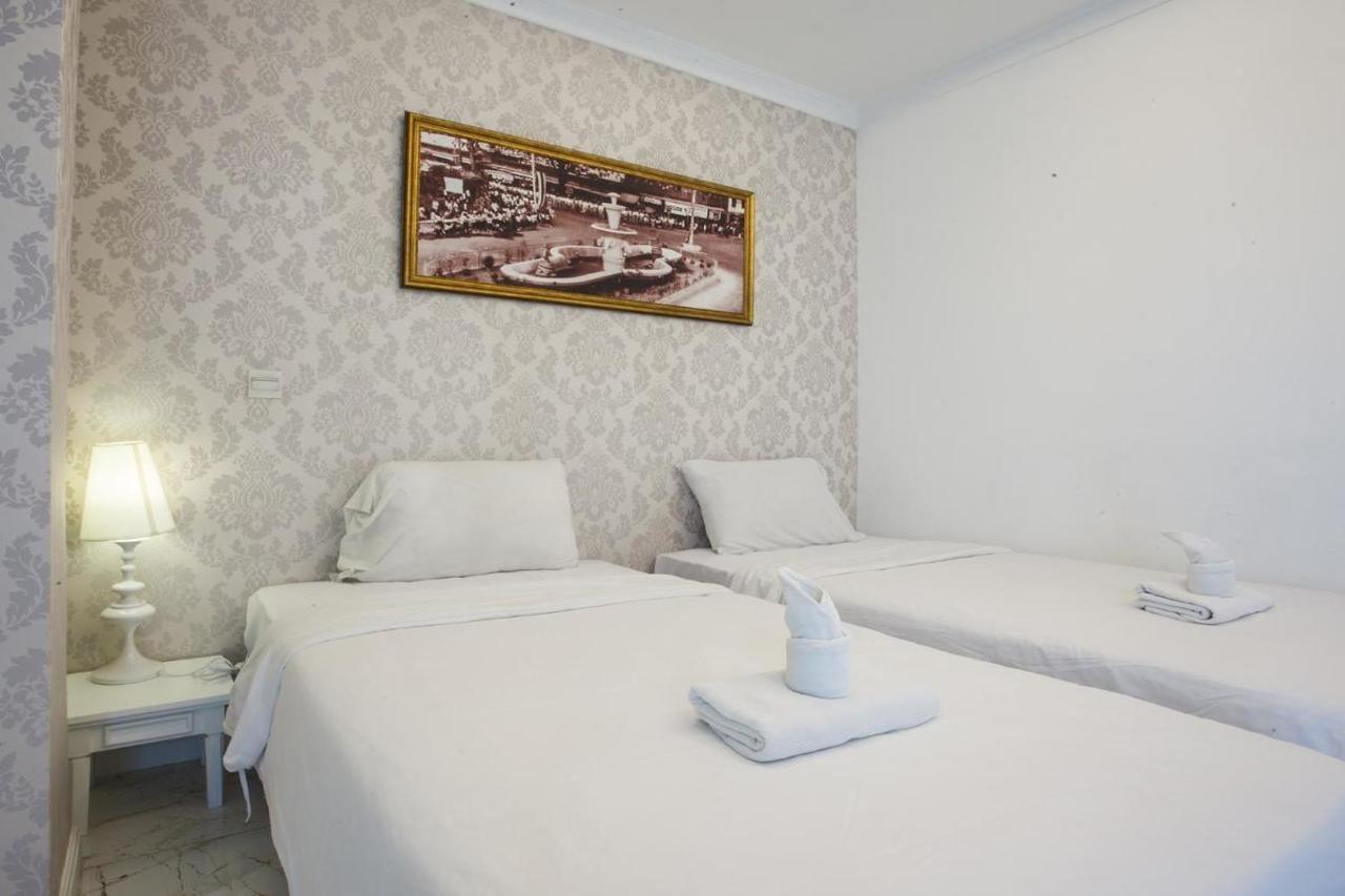 B2 Riverside Colonial Hotel 3*