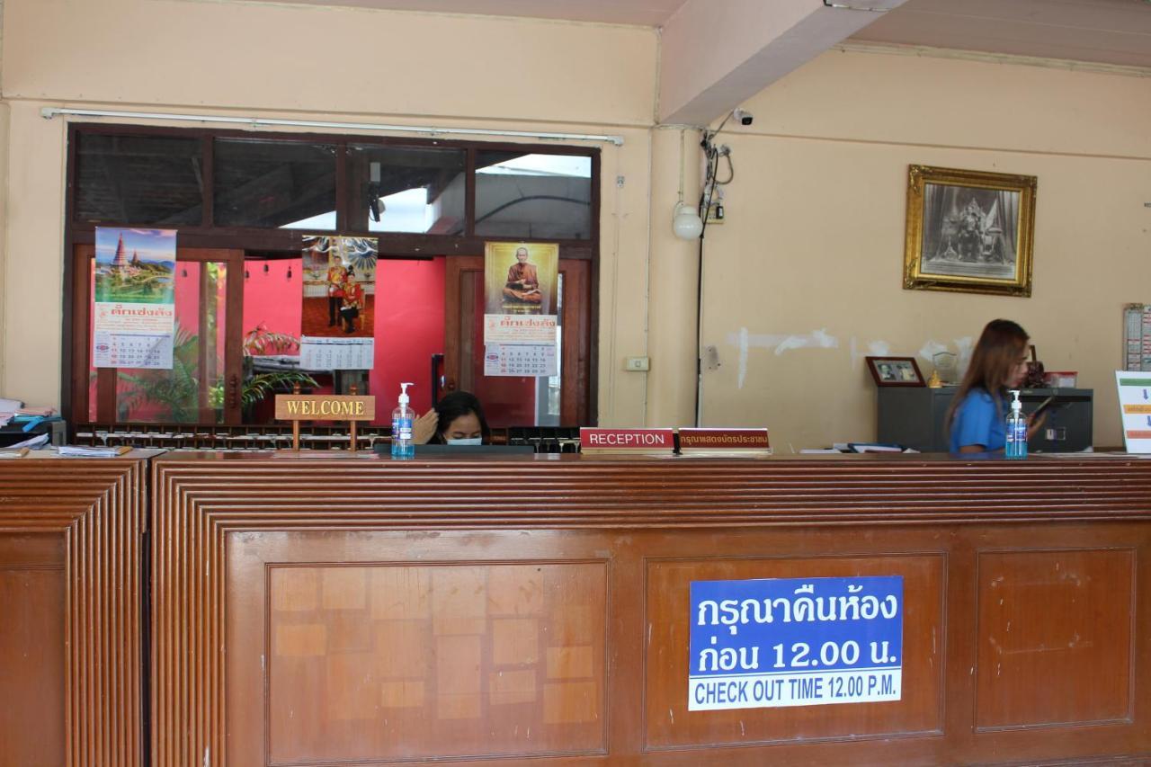 Oyo 75409 Premium The Family Hotel