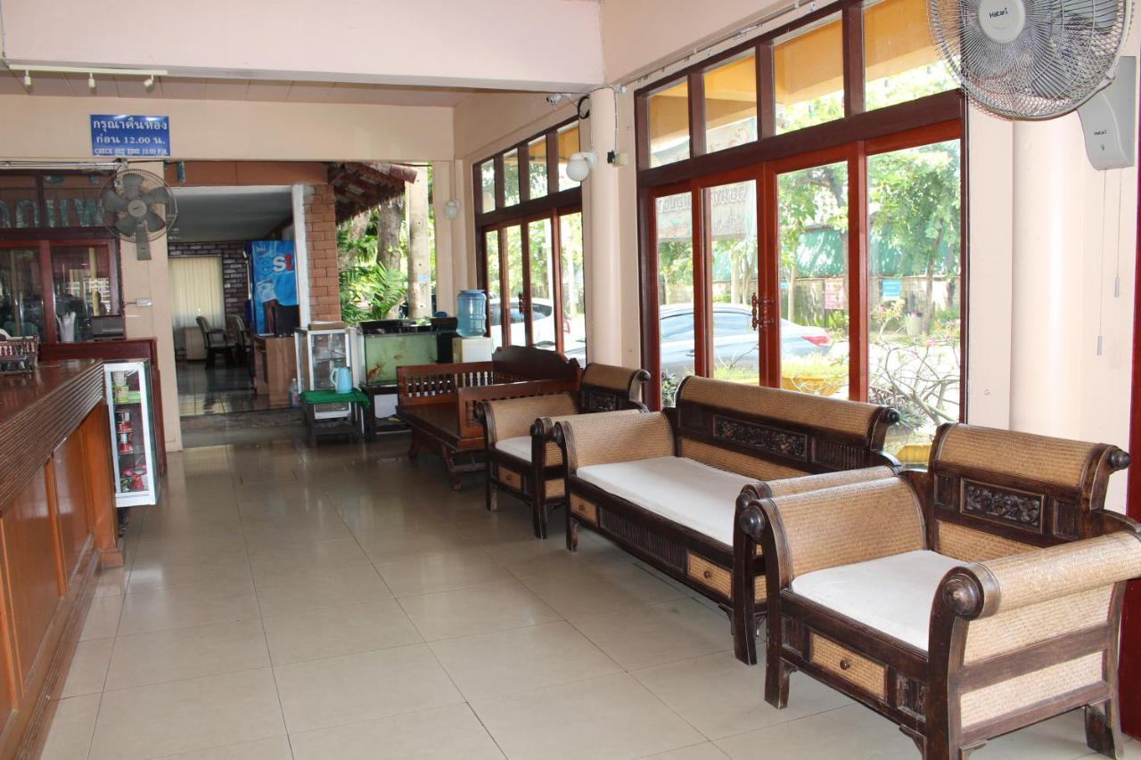 Oyo 75409 Premium The Family Hotel Chiang Mai