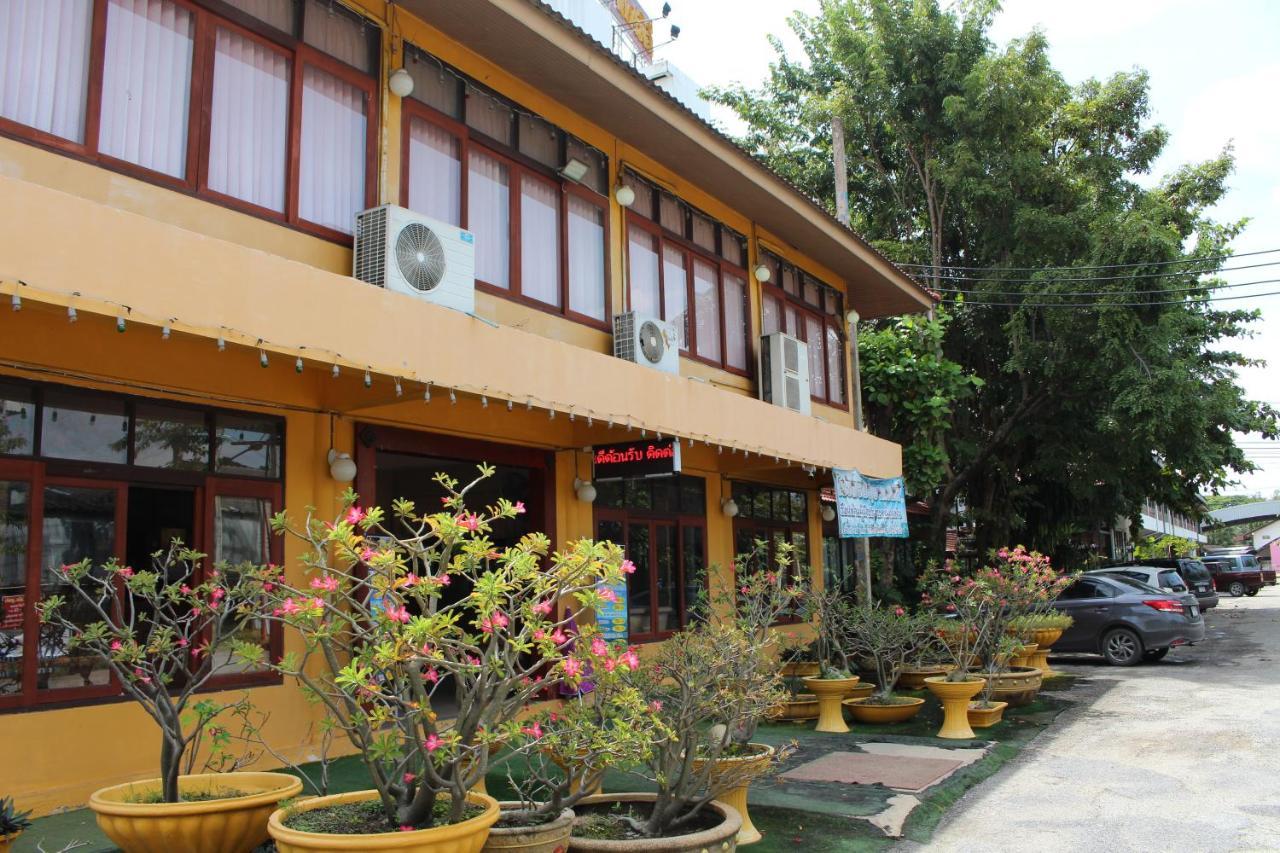 Oyo 75409 Premium The Family Hotel 3*