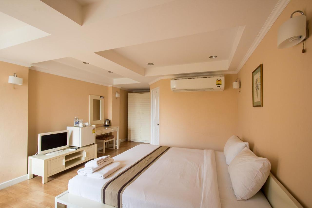 Guest house Triple Palms House *