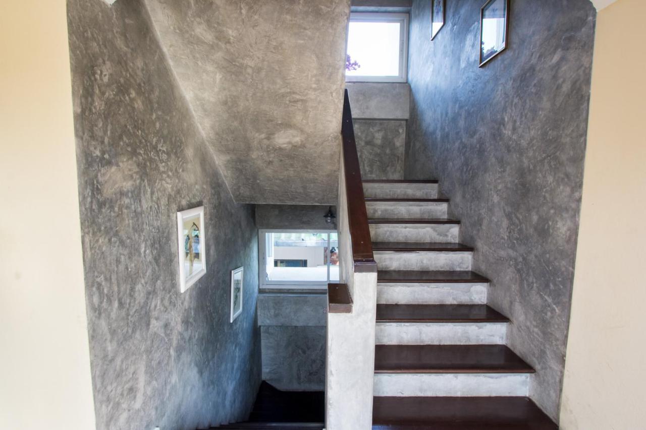 Triple Palms House Guest house