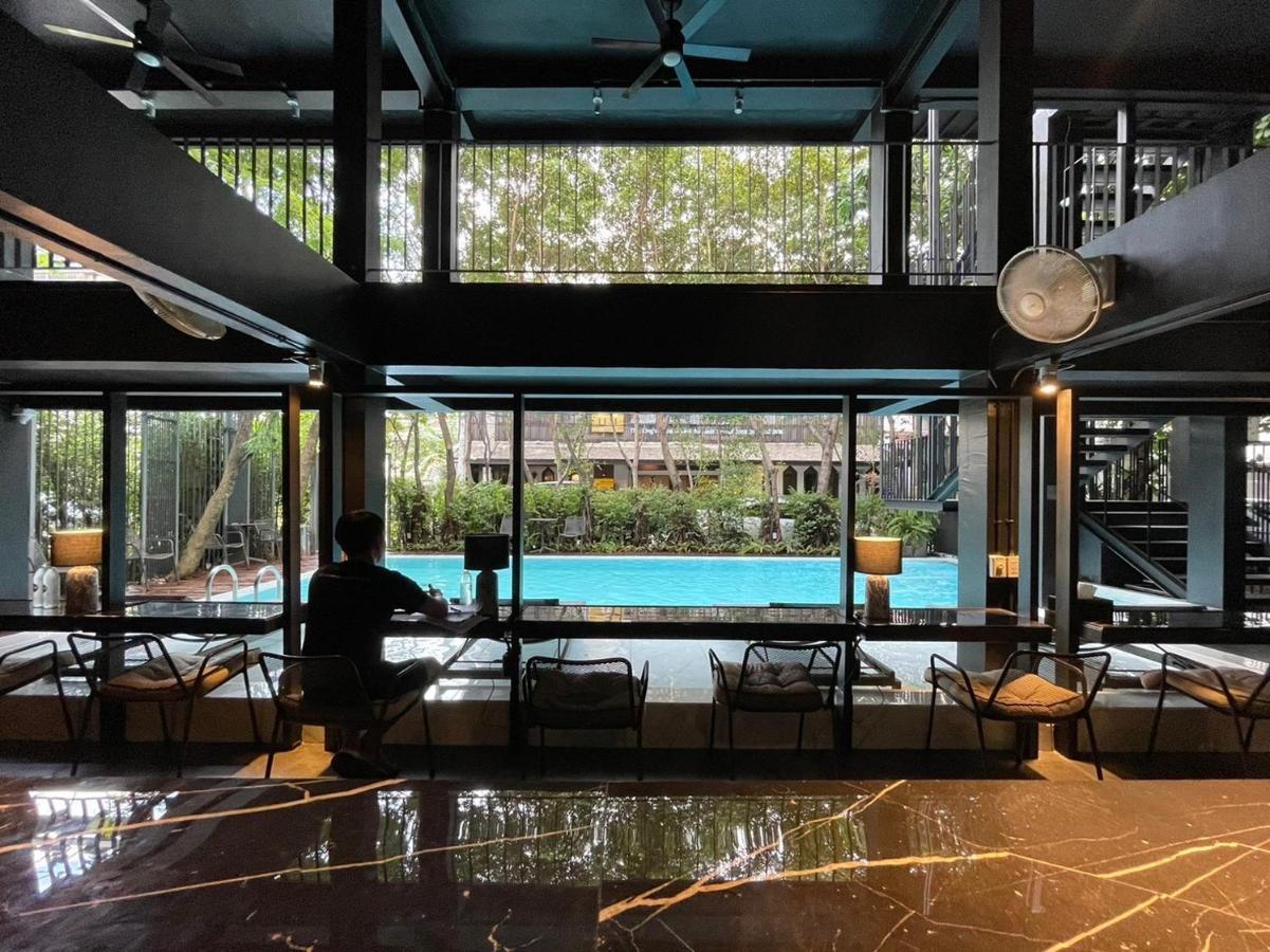 Por Santitham Hotel
