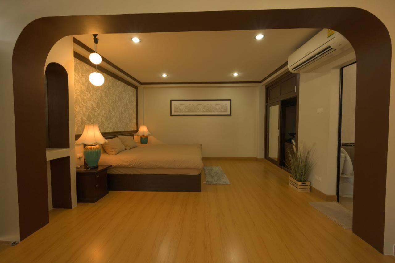 Hostel October Chiangmai *