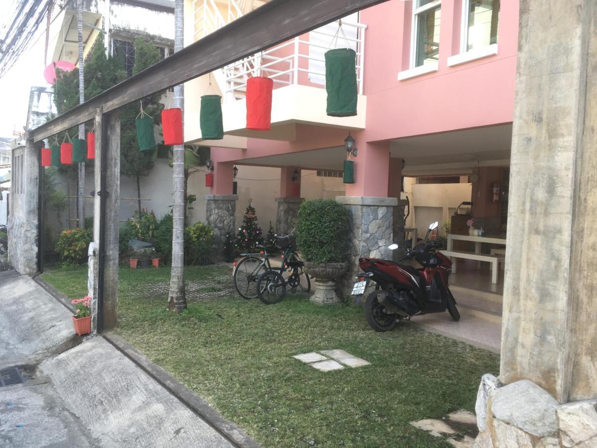 Triple Palms House Guest house