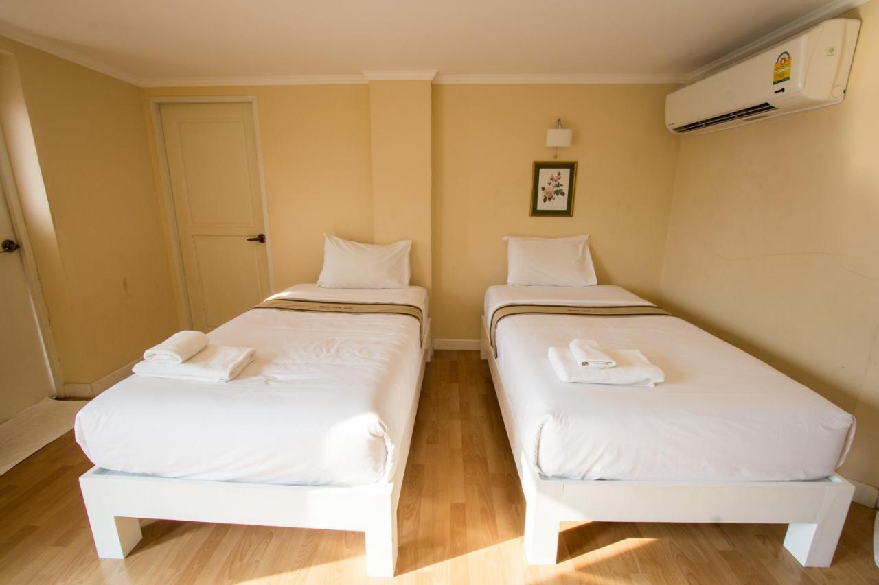 Triple Palms House Guest house