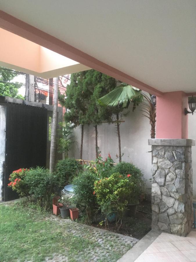 Triple Palms House Guest house